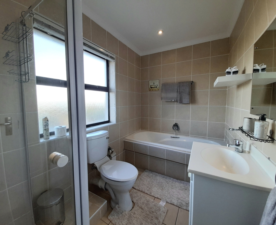To Let 3 Bedroom Property for Rent in Big Bay Western Cape